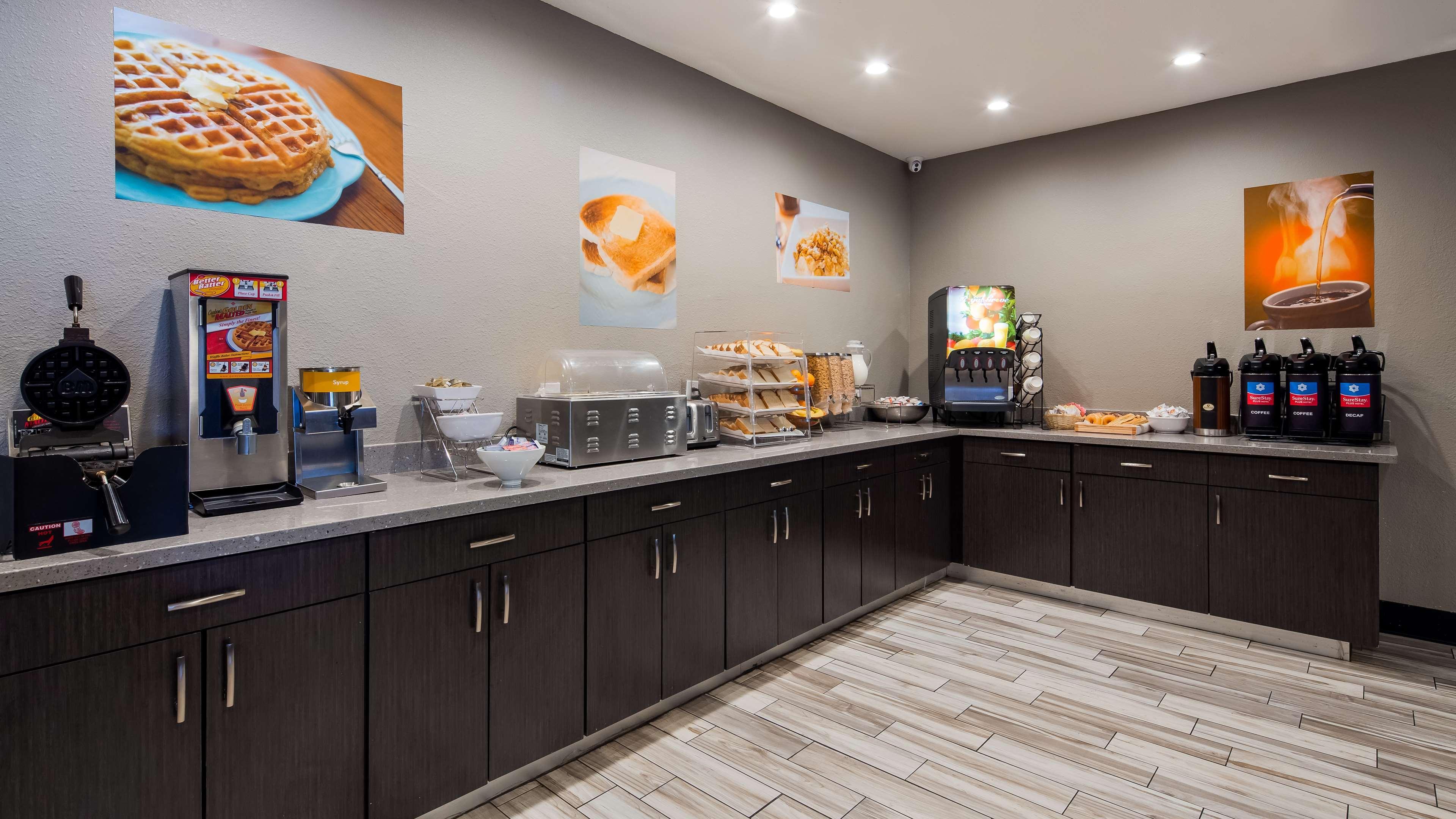 Surestay Plus Hotel By Best Western Point Ричмънт Екстериор снимка