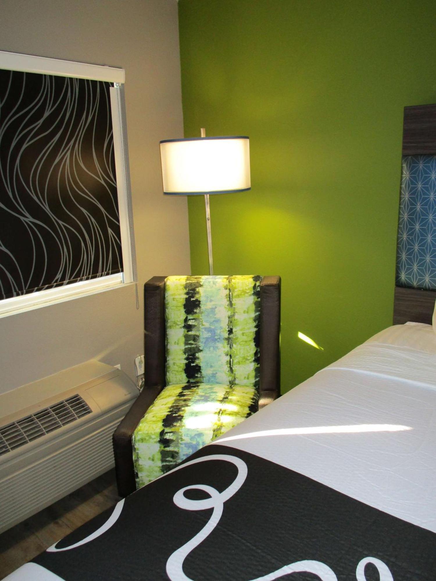 Surestay Plus Hotel By Best Western Point Ричмънт Екстериор снимка